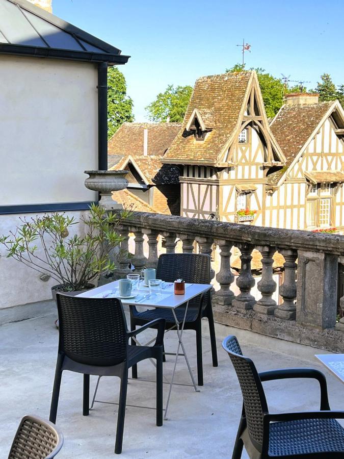 Logis Hotel La Tourelle Du Beffroi Bourbon-Lancy Exterior photo